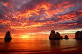 Crépuscule embrasé sur la mer