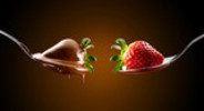 Duel gourmand entre fraise et chocolat