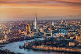 Éclat urbain au crépuscule