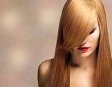 Élégance blonde en mystère