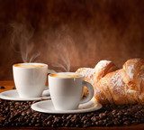 Éveil chaleureux au café matinal