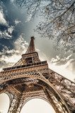 Perspective automnale de la tour Eiffel
