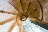 Spirale intemporelle en béton beige