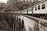 Voyage vintage sur pont en arcades
