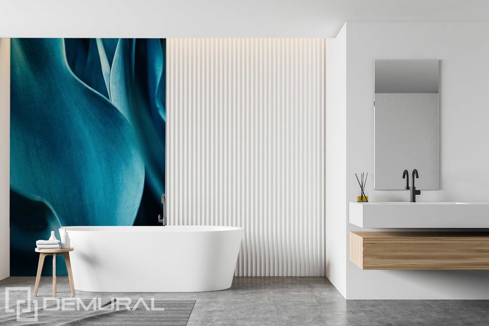 Élégance turquoise des pétales floraux Papier peint pour la salle de bain Papiers peints Demural